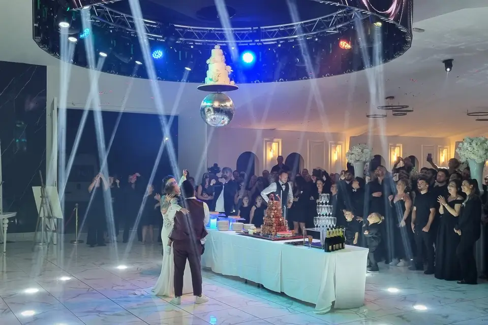 La piste de danse sous les jeux de lumière